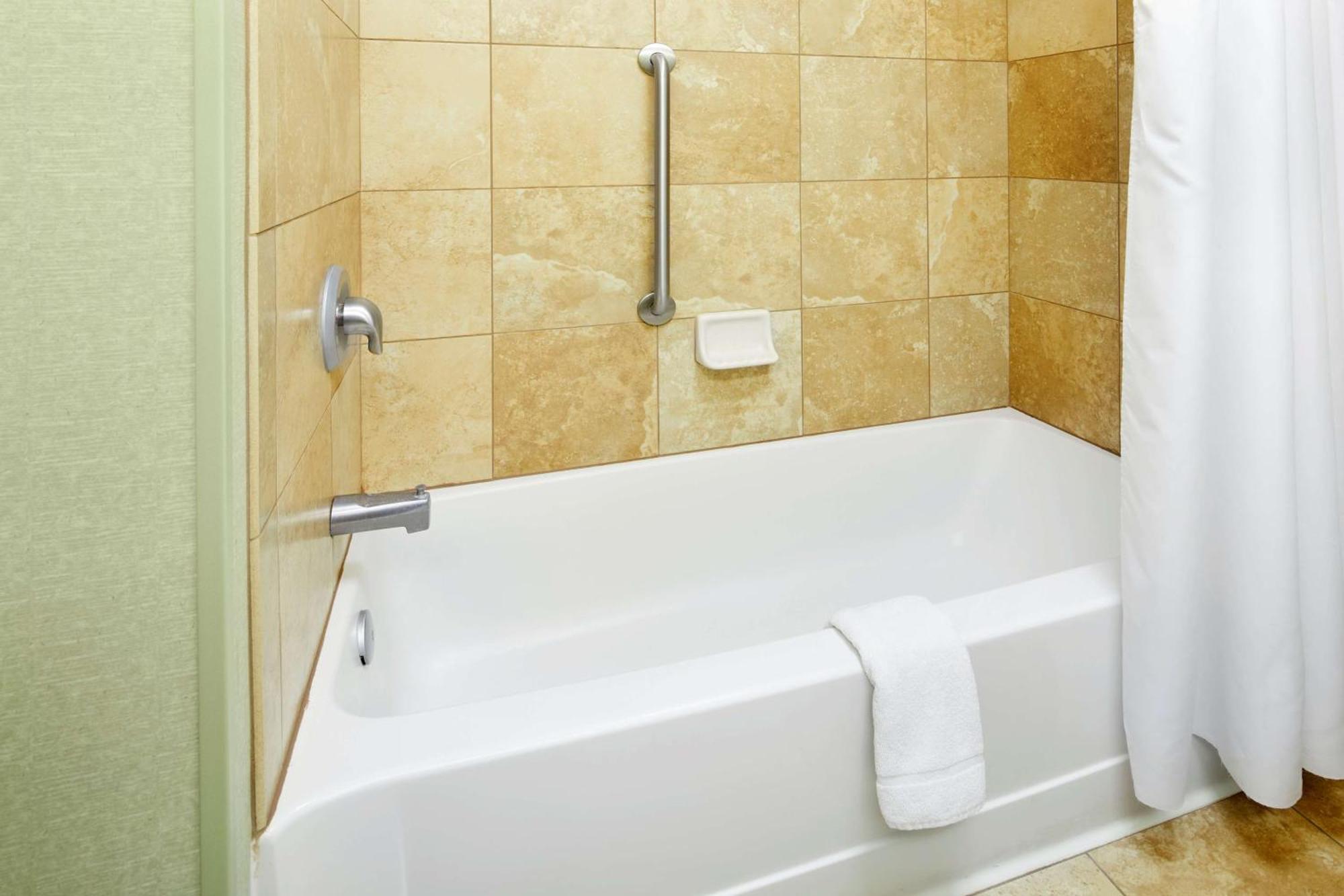 Hampton Inn & Suites Savannah/Midtown Екстериор снимка
