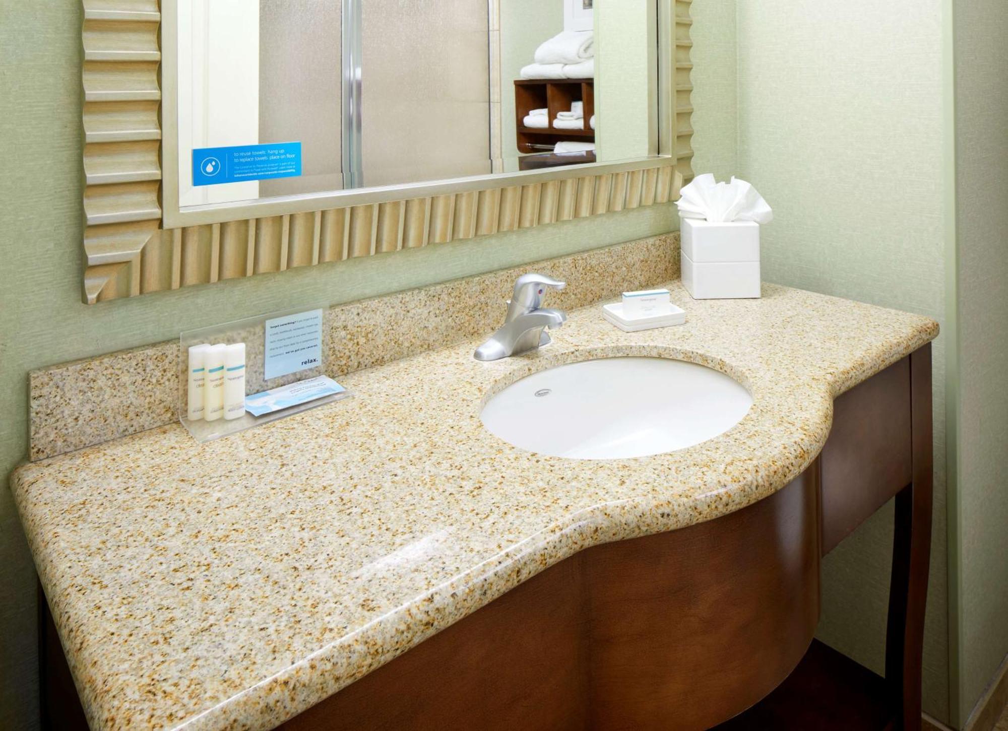 Hampton Inn & Suites Savannah/Midtown Екстериор снимка