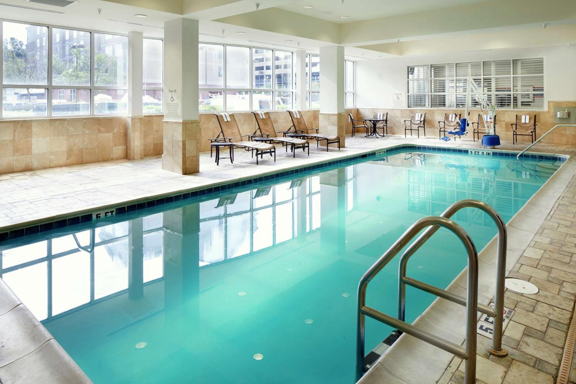 Hampton Inn & Suites Savannah/Midtown Екстериор снимка