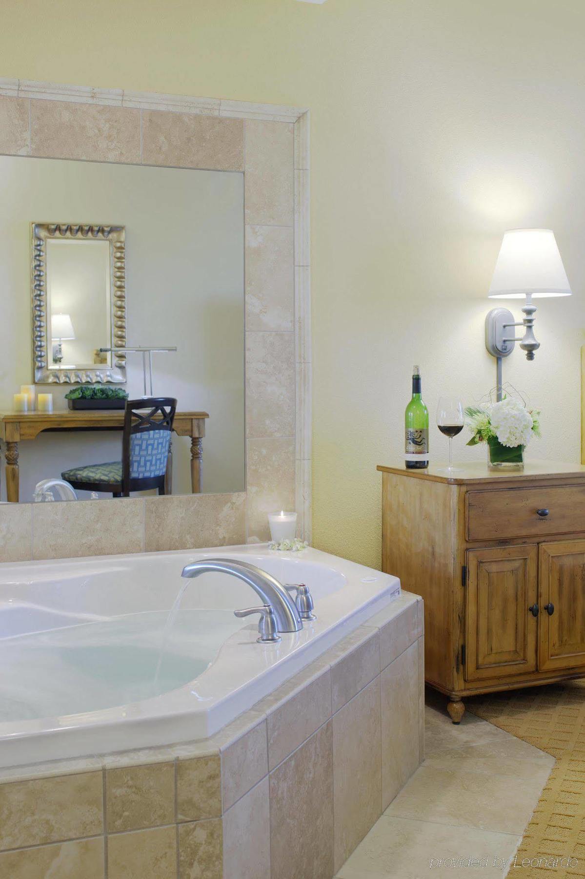 Hampton Inn & Suites Savannah/Midtown Стая снимка